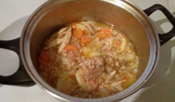 Картофена яхния със заешко и елда