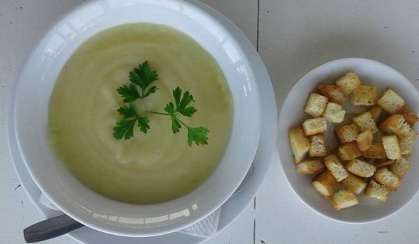 Картофена крем супа с хлебни крутони