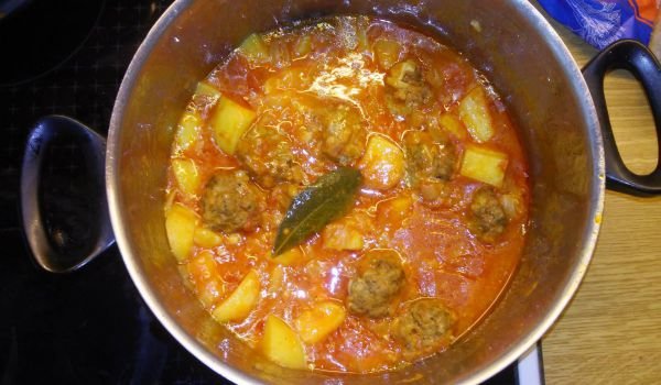 Картофена манджа с кюфтета