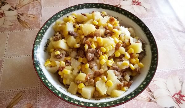 Картофена салата с бекон и царевица