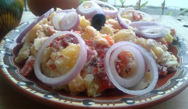 Картофена салата с чушки и майонеза