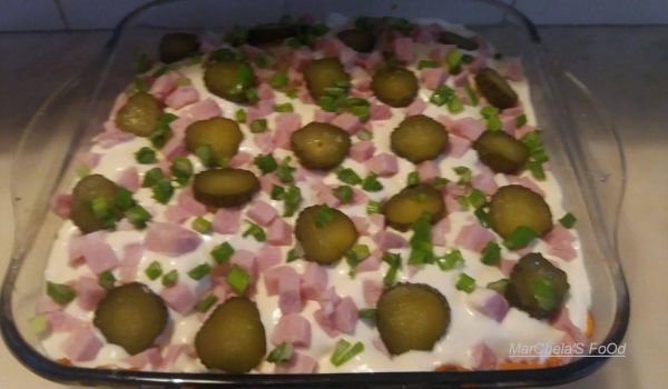 Картофена салата с яйца, шунка и майонезен сос