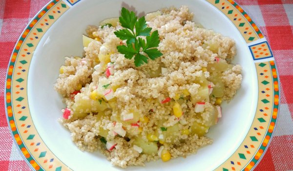 Картофена салата с киноа и ролца от раци