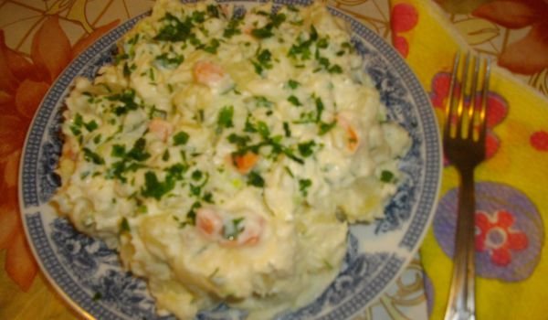 Картофена салата с майонеза и чесън