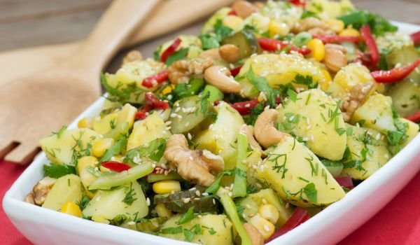 Картофена салата с пиперки и таханов дресинг