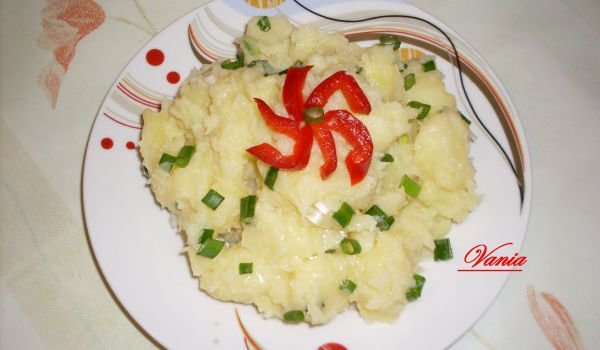 Картофена салата с пресен лук