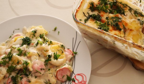 Кaртофена запеканка с кренвирш и сметана