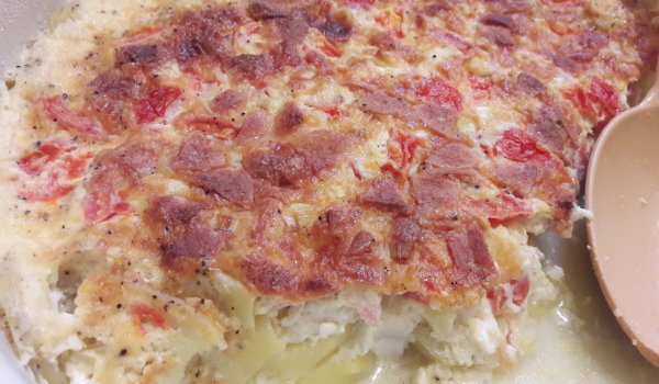 Картофена запеканка с млечно-зеленчукова заливка