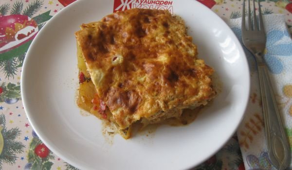 Картофена запеканка с печени чушки и извара