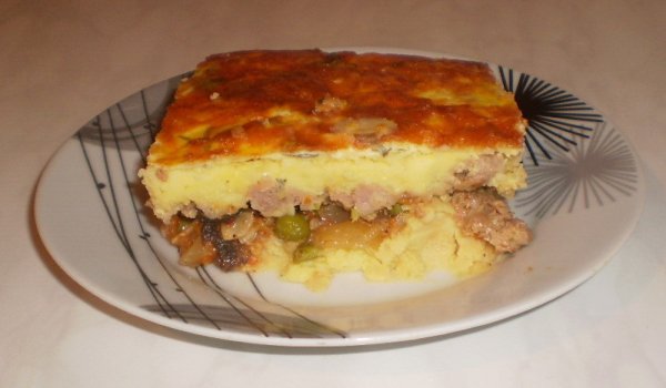 Картофена запеканка със зеленчуци и кайма