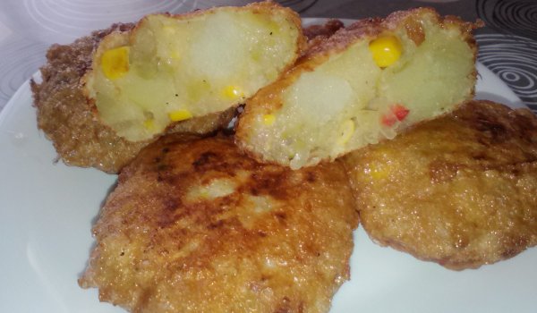 Картофени кюфтета с грах и царевица