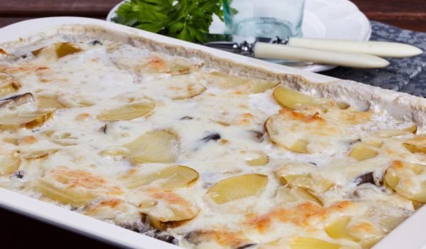 Картофени резени със заквасена сметана и гъби