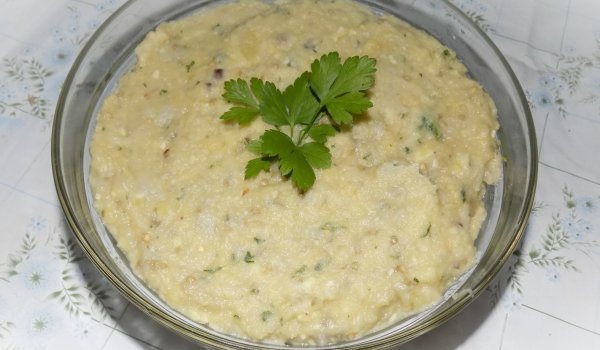 Картофено пюре с патладжан и лешници