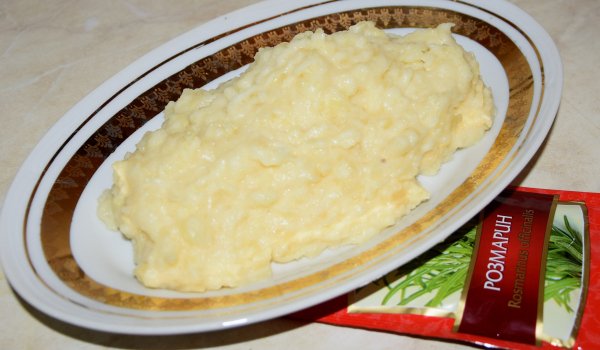 Картофено пюре с печен чесън