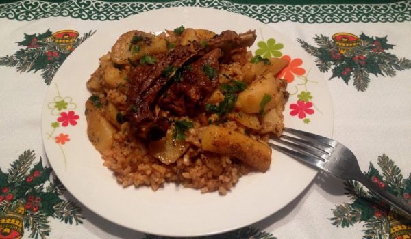 Картофи, ориз и телешки ребърца в глинен съд
