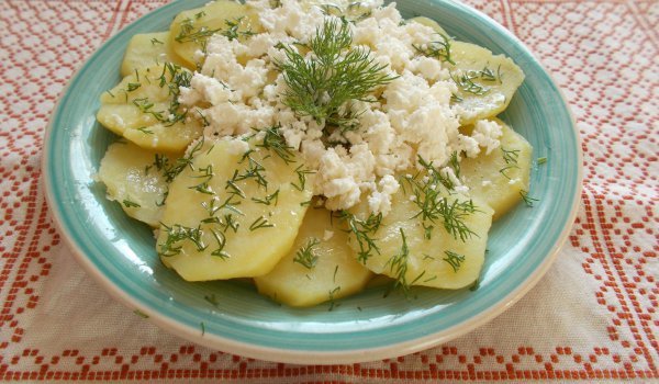 Картофи с чесън и сирене