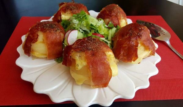 Картофи с кашкавал и хамон