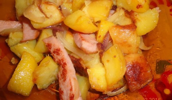 Картофи с лук и бекон