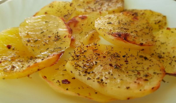 Картофи с мащерка и риган