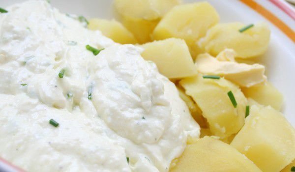 Картофи с млечен сос