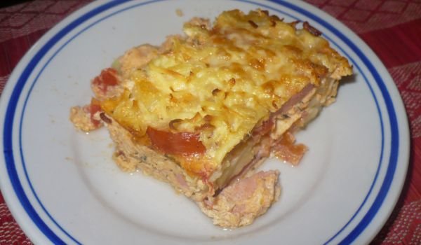 Картофи с наденица и мляко