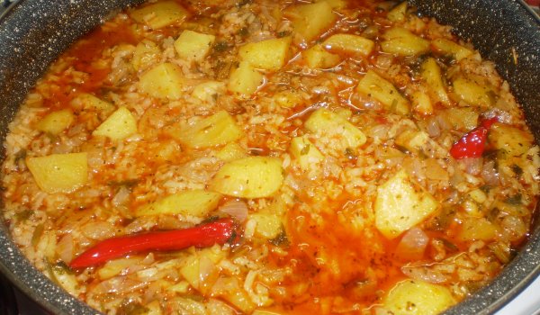 Картофи с ориз на фурна
