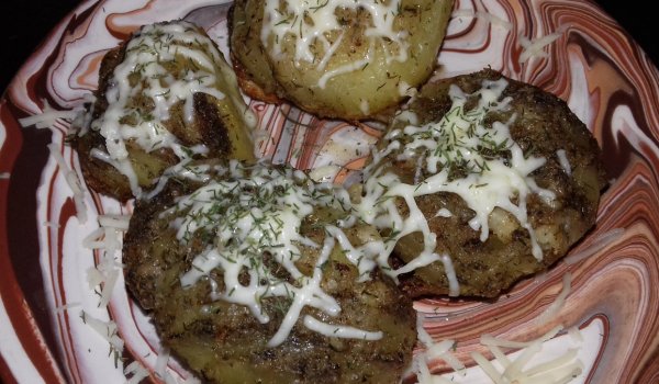 Картофи с подправки