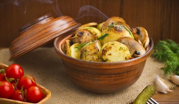 Картофи соте с гъби, чесън и копър