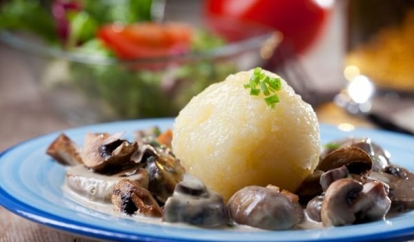 Картофи със сметанов сос и гъби