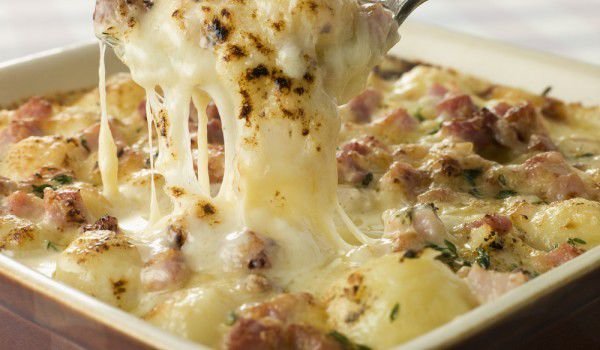 Картофки на фурна с шунка и сметана