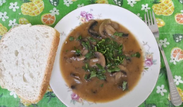 Каша от гъби с пушен червен пипер