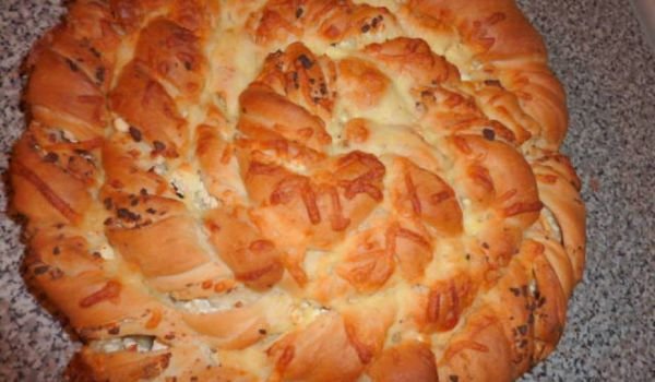 Кашкавалена пита с маслини