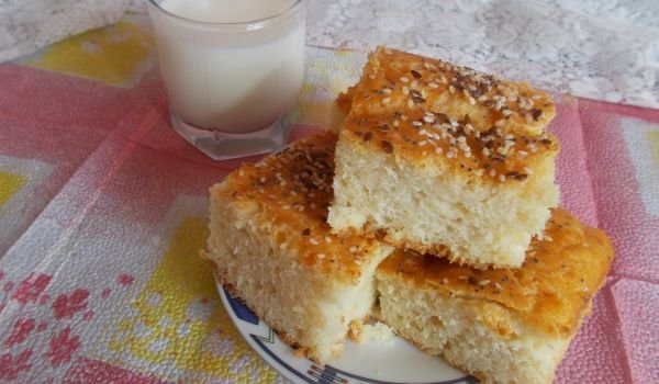 Кашкавалена пита със семена