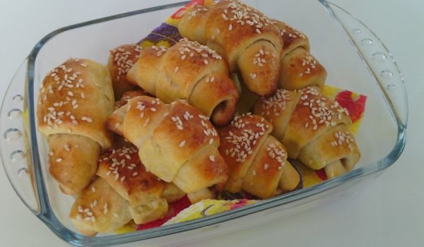 Кашкавалени кифлички