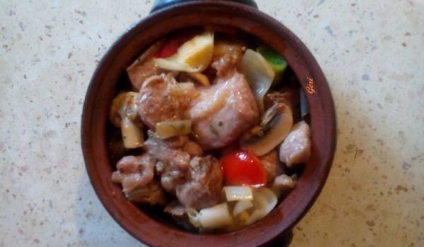 Кавърма от свинско месо в гювече