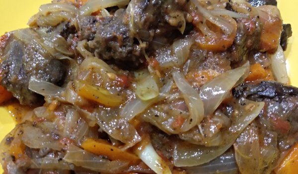 Кавърма с пилешки дробчета и зеленчуци