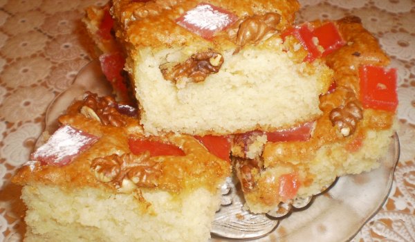 Кекс без яйца с орехи и локум