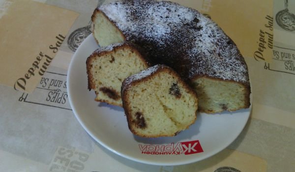 Кекс с белтъци и парченца шоколад