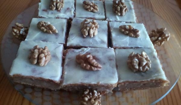 Кекс с ябълки и глазура