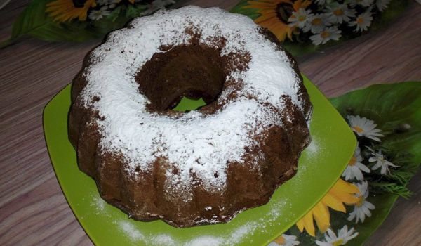 Кекс с ябълки и пудра захар