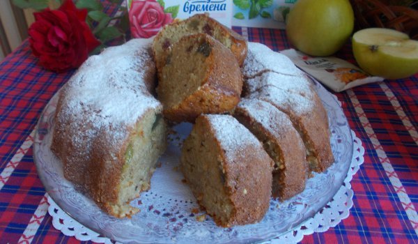 Кекс с ябълки, локум и канела