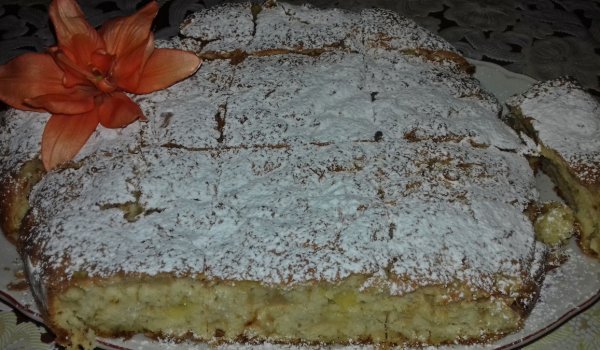 Кекс с ябълкови парченца и кисело мляко