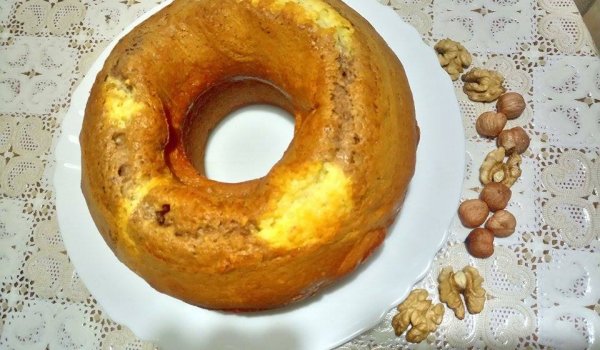 Кекс с лешници и орехи