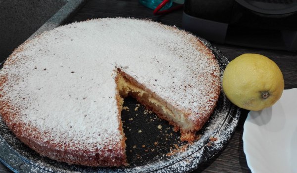 Кекс с лимонови корички с аромат на ром