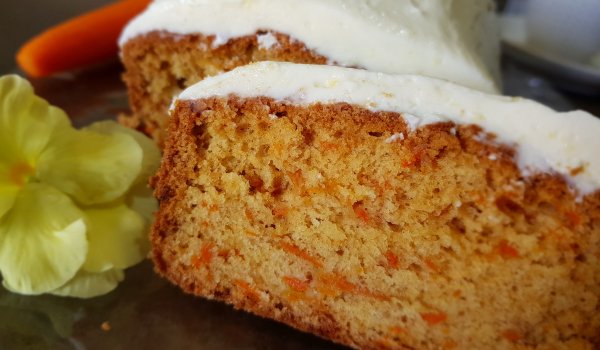 Кекс с моркови и крема сирене