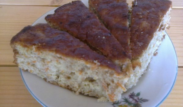 Кекс с моркови, ябълки и орехи