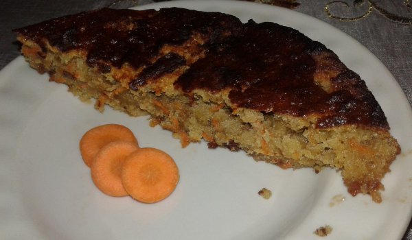 Кекс с моркови, орехи и сладко от сини сливи