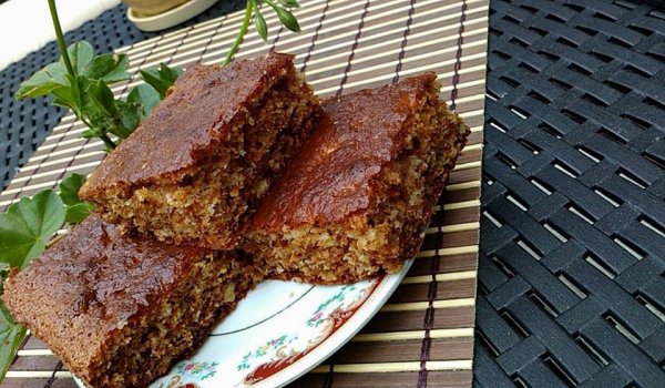 Кекс с орехи, мед и масло