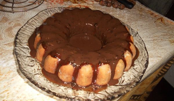 Кекс с парченца шоколад и шоколадова заливка