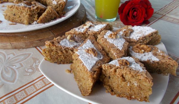 Кекс с тиквички и орехи